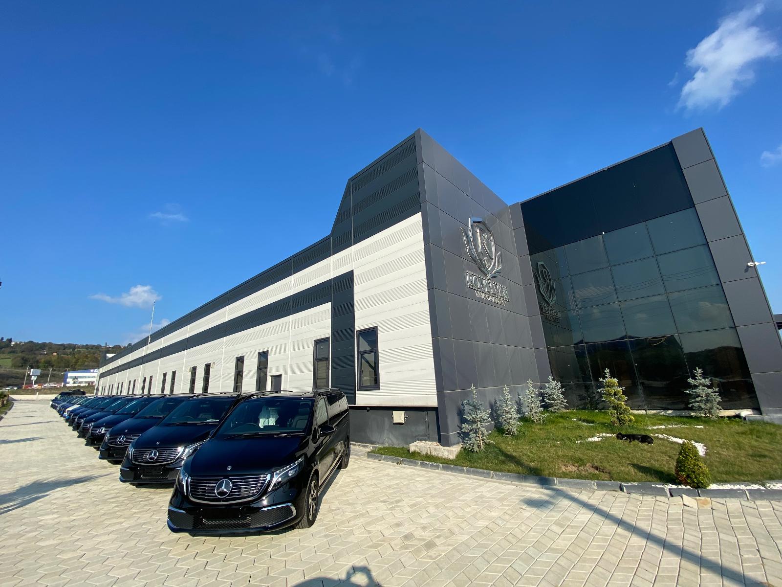 showroom-image-top