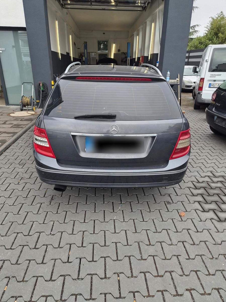 Mercedes-Benz C220 2010 — rear view