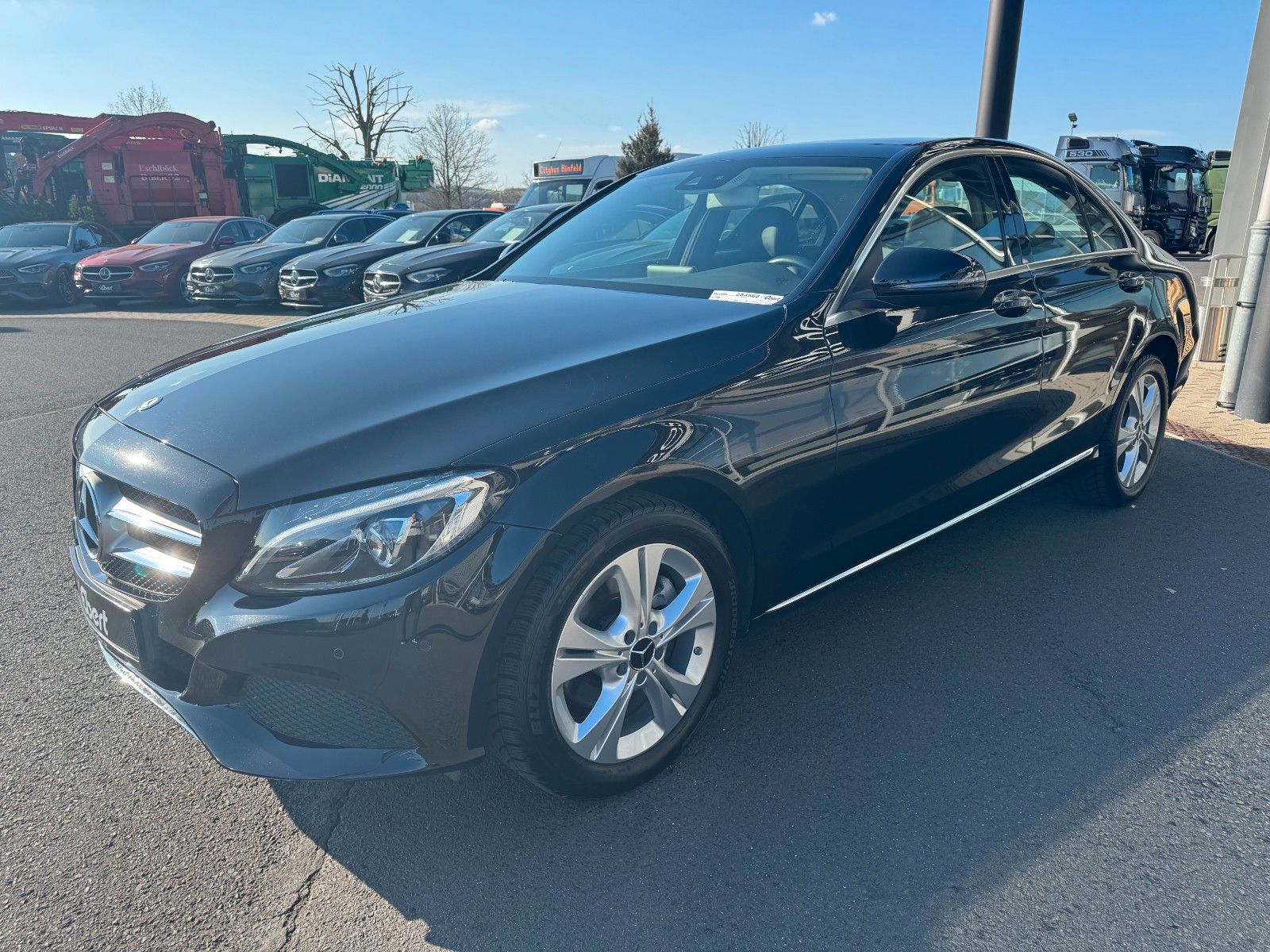 Fahrzeugabbildung Mercedes-Benz C 200 4M Avantgarde+Pano+AHK+Ambiente+LED