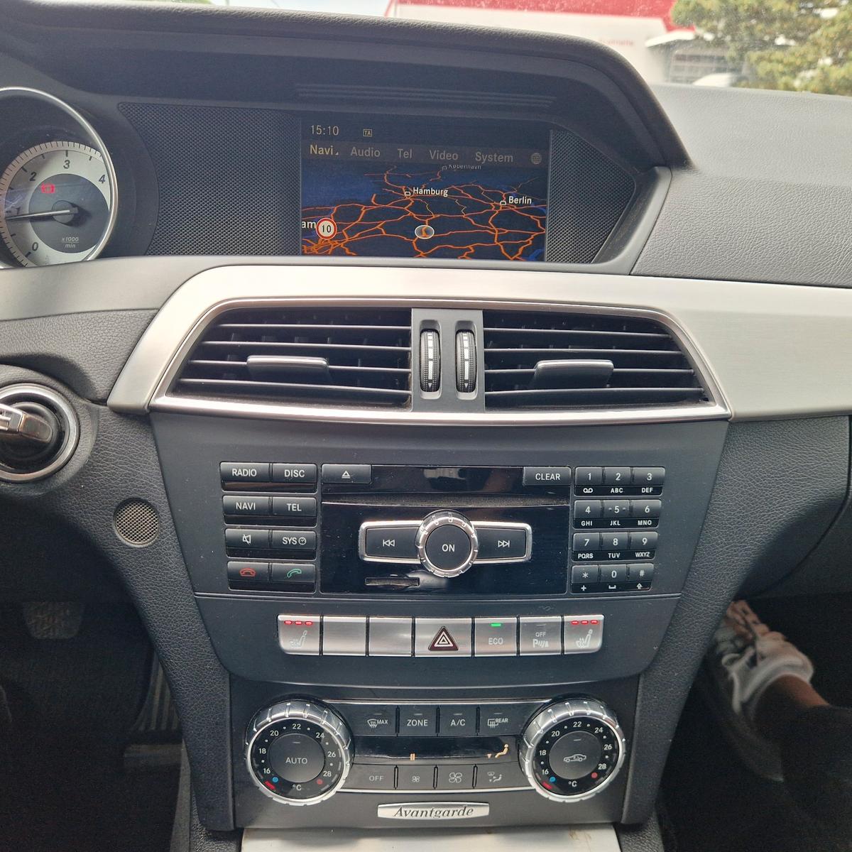 Mercedes-Benz C220 2012 — photo 21