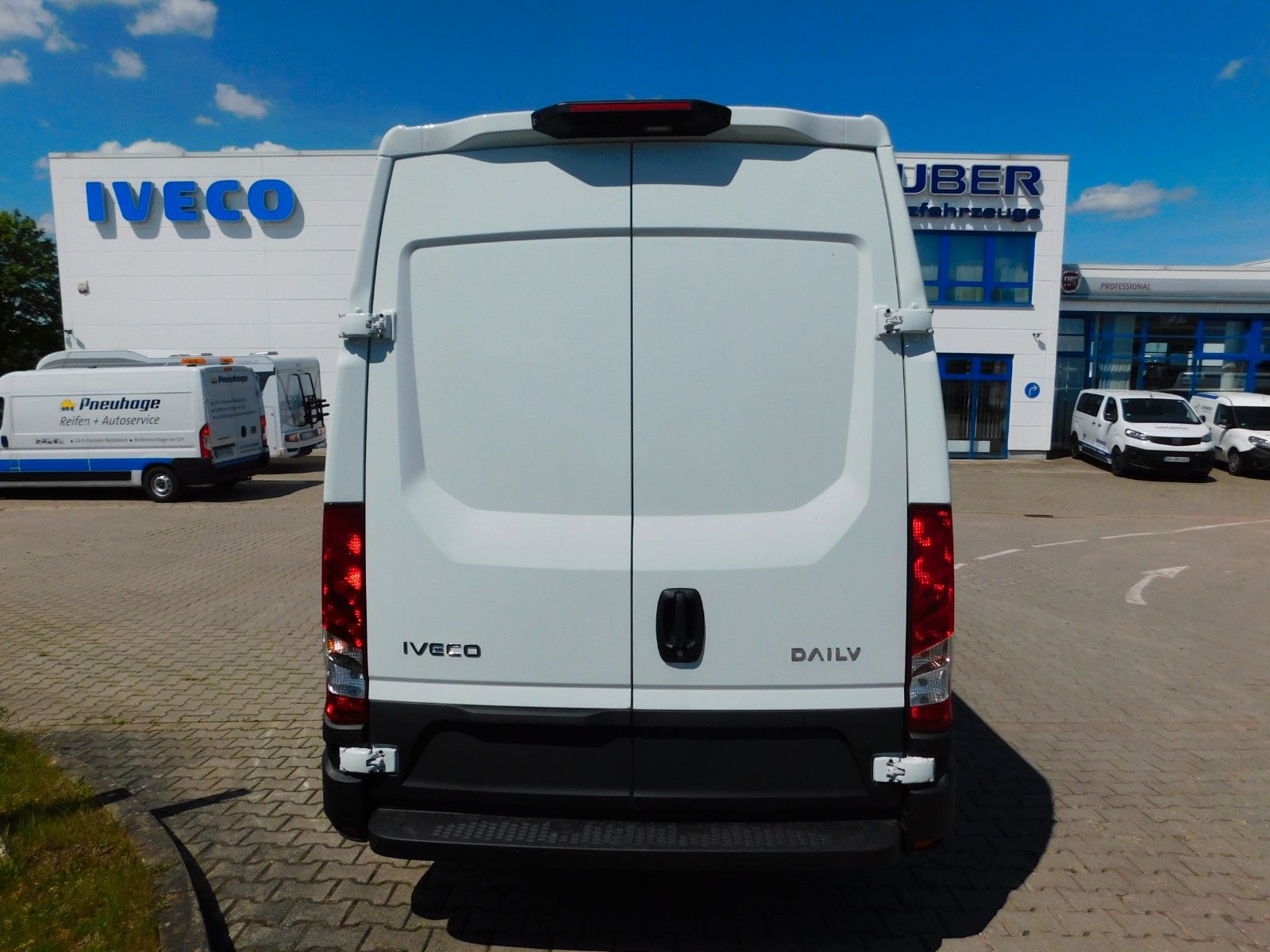 Fahrzeugabbildung Iveco Daily 35S16H3.0A8 V Y Kastenwagen