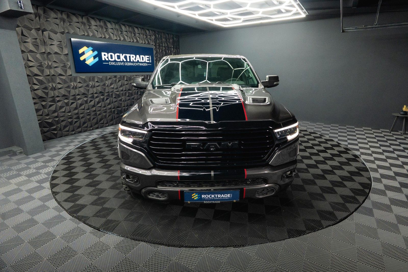 Fahrzeugabbildung Dodge RAM 5.7 V8 HEMI 4x4 OFFROAD Night-Paket *LED*19%
