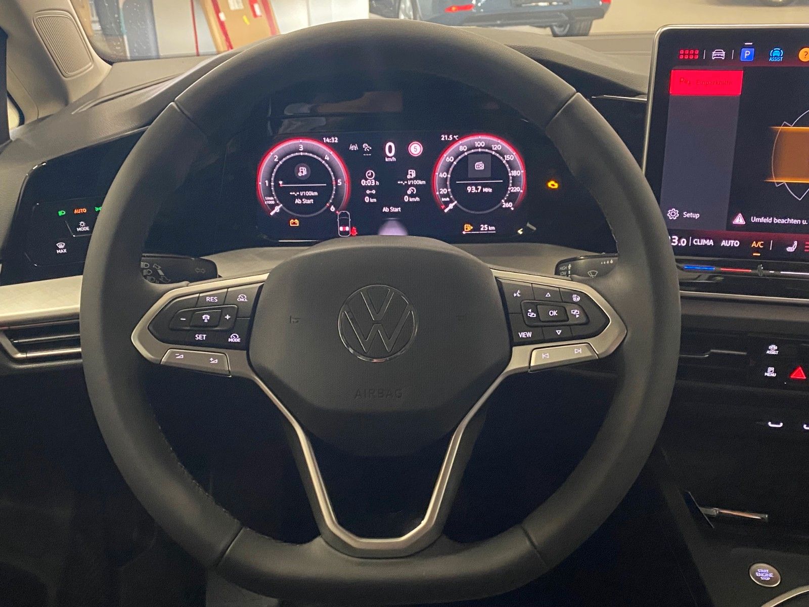 Fahrzeugabbildung Volkswagen Golf 8 Variant 2.0 TDI Life Variant+ACC+PDC v+h+