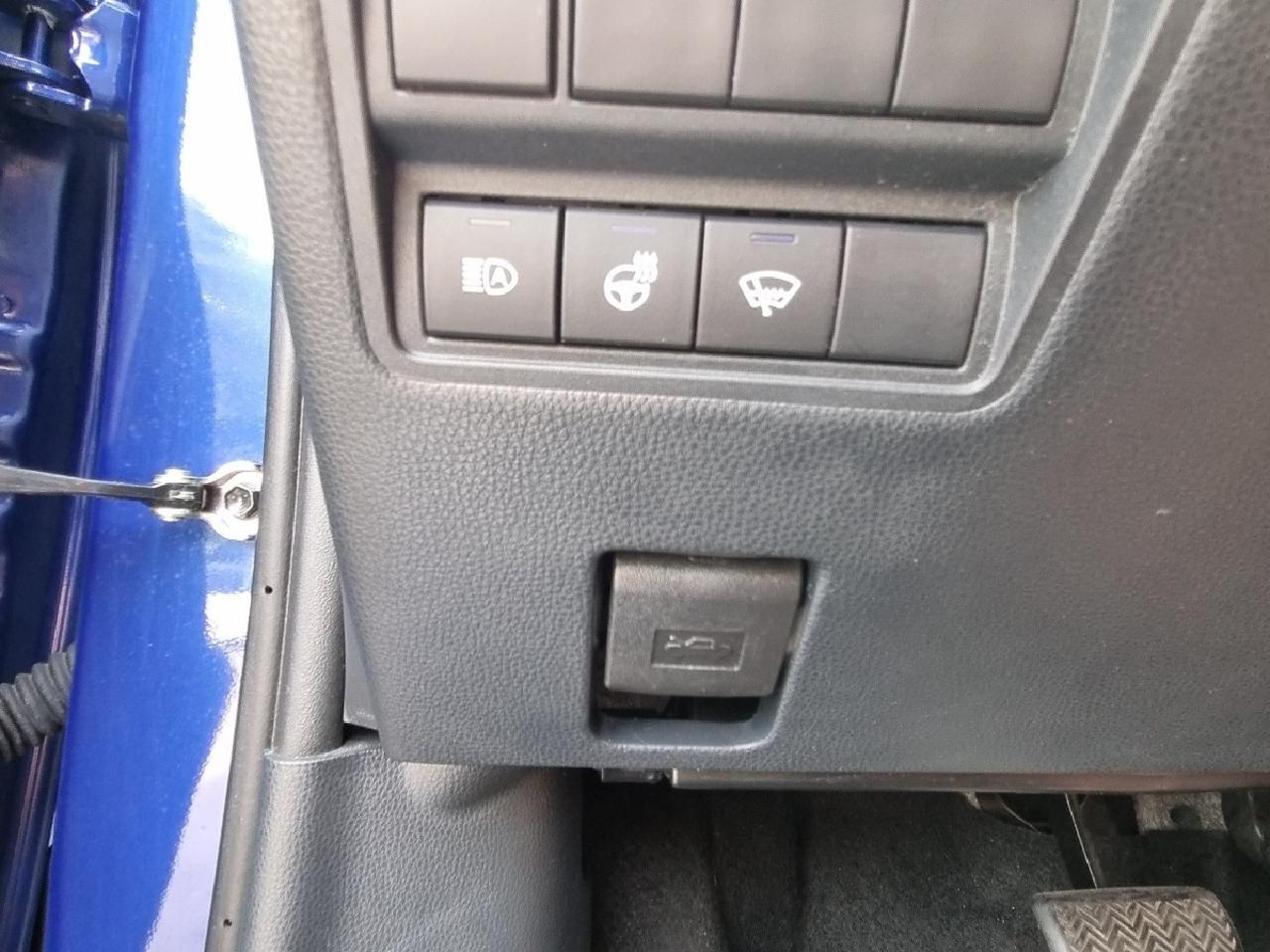 Fahrzeugabbildung Toyota 1.5 Hybrid Team D + Safety+Winter+Navi*