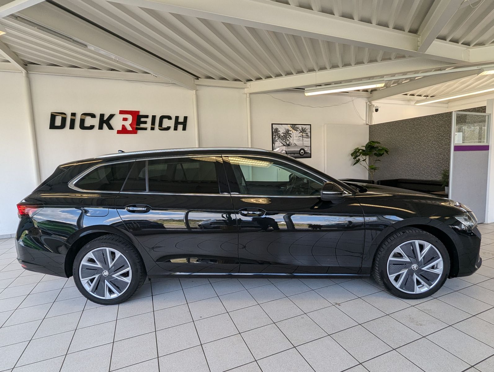 Fahrzeugabbildung SKODA Superb 2.0 TDI 4x4 Selection Matrix AHK 5J Garan