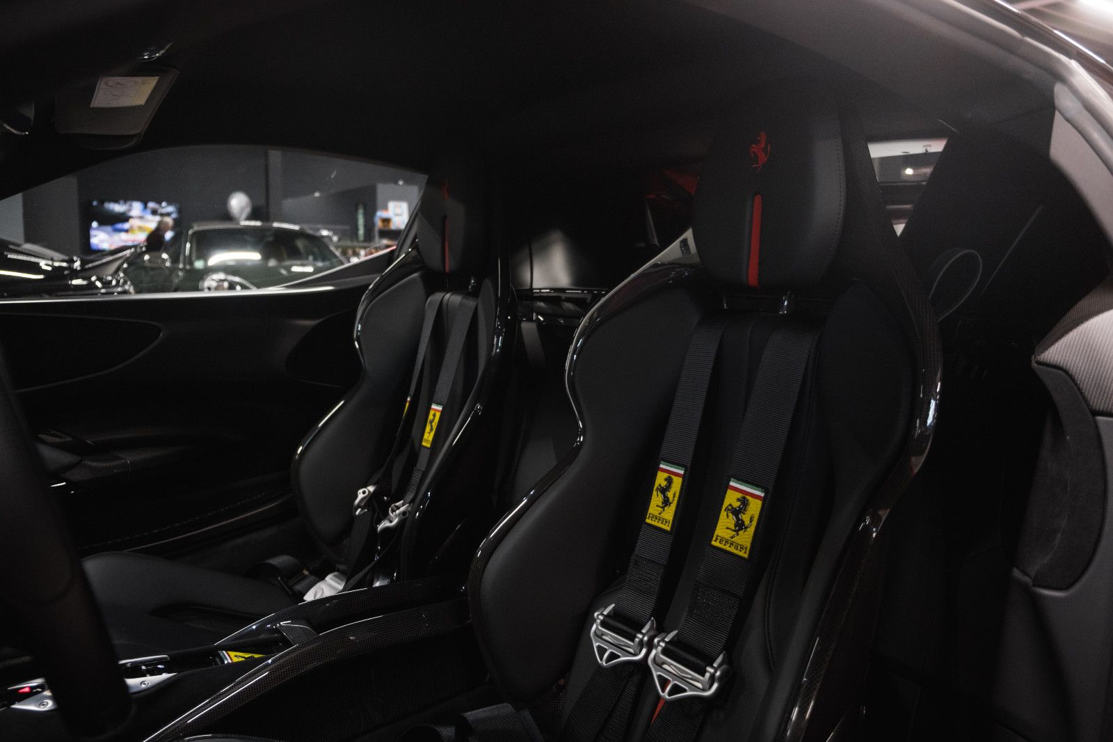 Fahrzeugabbildung Ferrari SF90 Assetto Fiorano-Carbonsitze-LED-Lenkr.