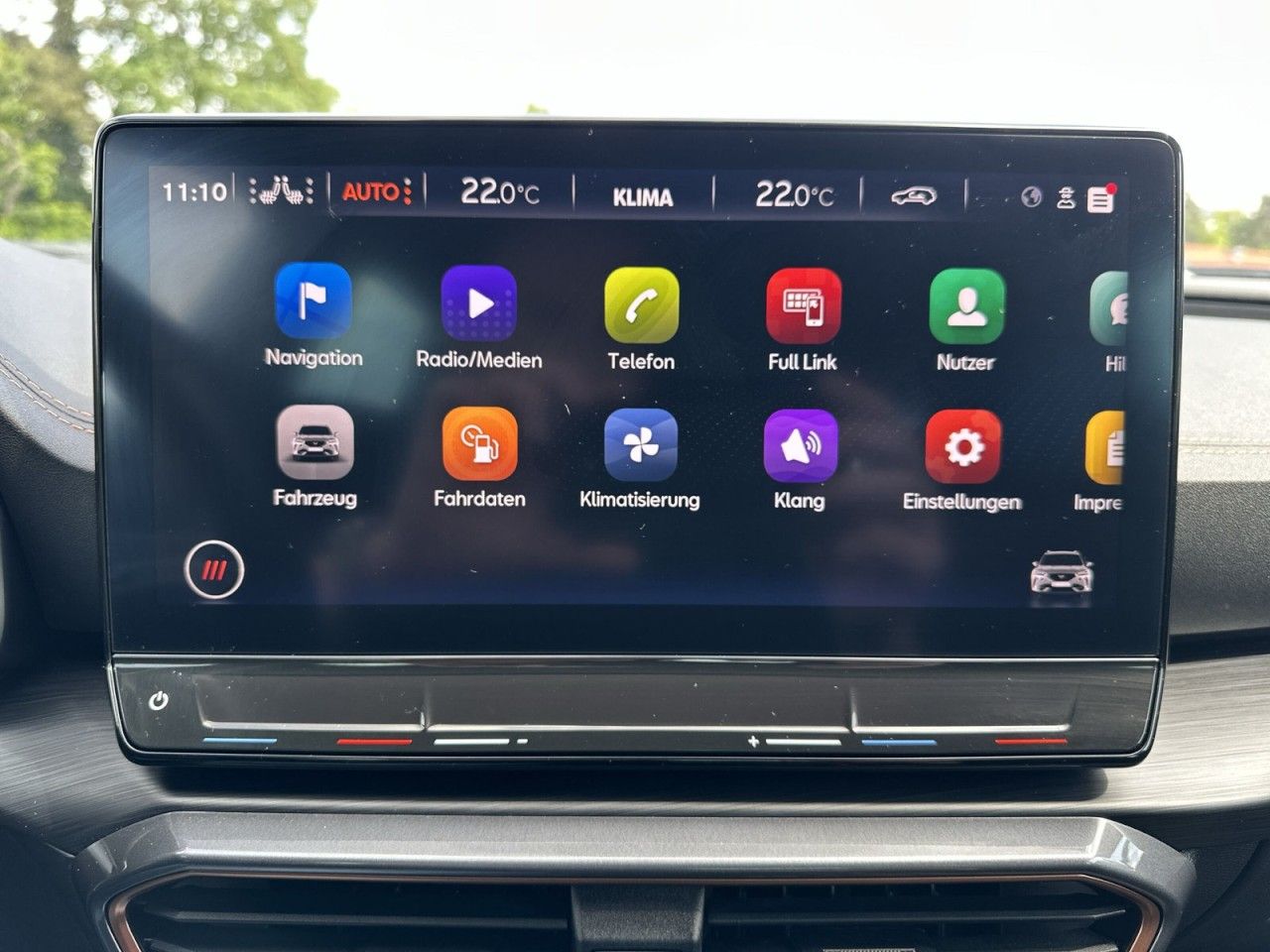 Fahrzeugabbildung CUPRA Formentor VZ Tribe Edition 2.0 TSI 4Drive 310 PS - mit KI generiert/bearbeitet