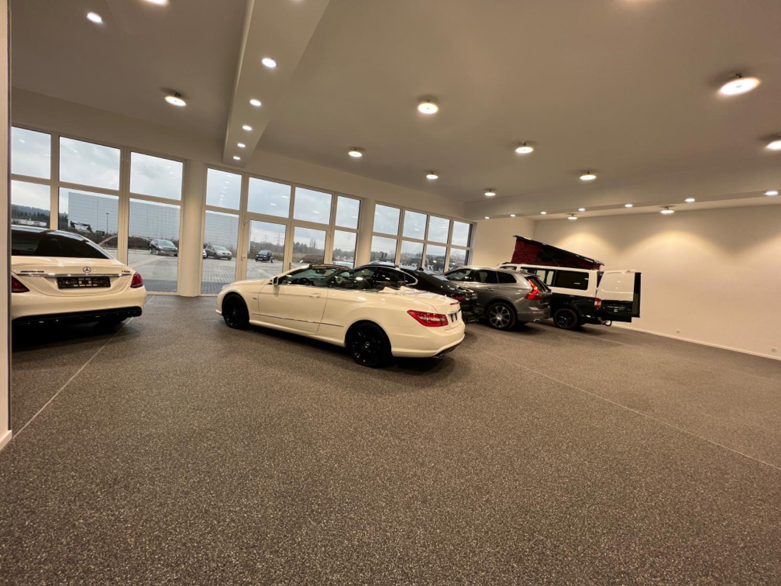 showroom-image-top