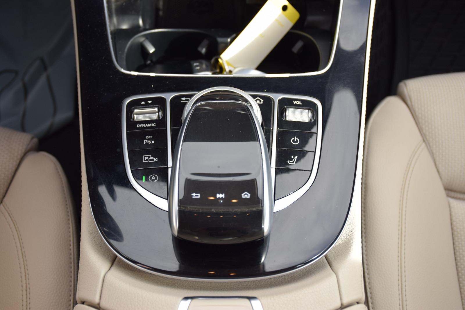 Mercedes-Benz E 220 d T-Modell Avantgarde LED KAMERA AHK SHZ