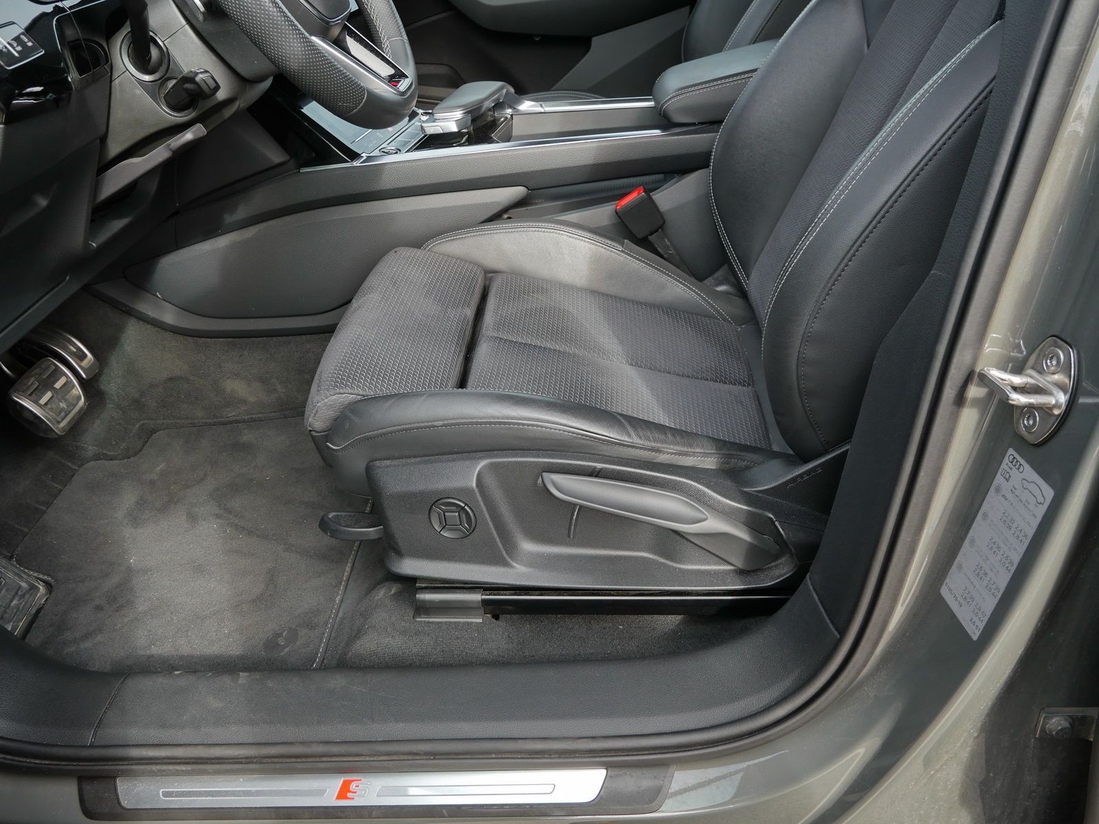 Audi Q8 e-tron - Bild 23