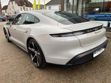 صورة 4 لـ 2020 Porsche TAYCAN