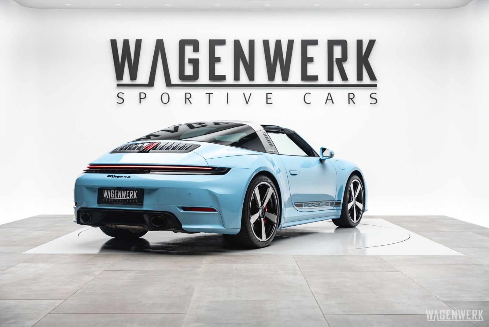 Porsche 911 992.2 TARGA 4S PTS GULFBLAU SPORTDESIGN INNO imagem 3