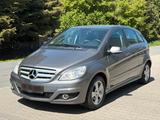 Mercedes-Benz B 200 AUTOMATIK*TÜV*AHK*KLIM... - Mercedes-Benz B 200