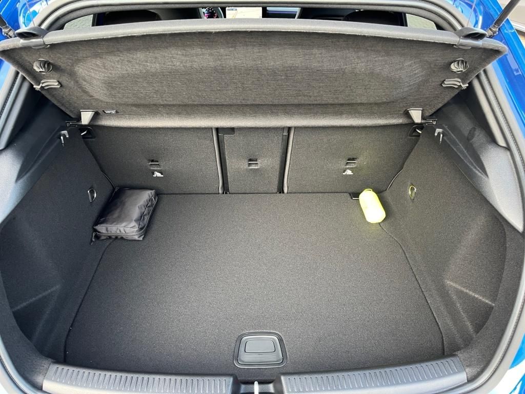 Fahrzeugabbildung Mercedes-Benz A 180 +AMG-ADVANCED-PLUS+WINTER-PAKET+DISTRONIC+