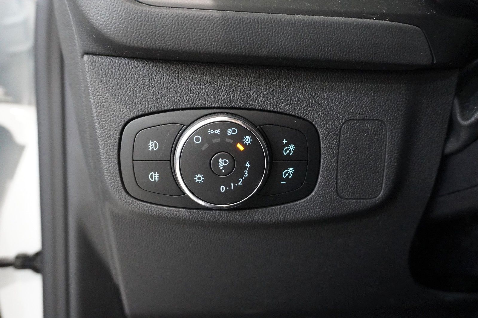 Fahrzeugabbildung Ford Focus Turnier 1.5D TITANIUM NAVI/LED/KAMERA/DAB+