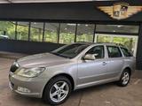 Skoda Octavia Combi 1.6 TDI Ambition 4x4 PDC/LM/AHK - Skoda Octavia mit Diesel-Antrieb: Allradantrieb, Kombi, 1.6