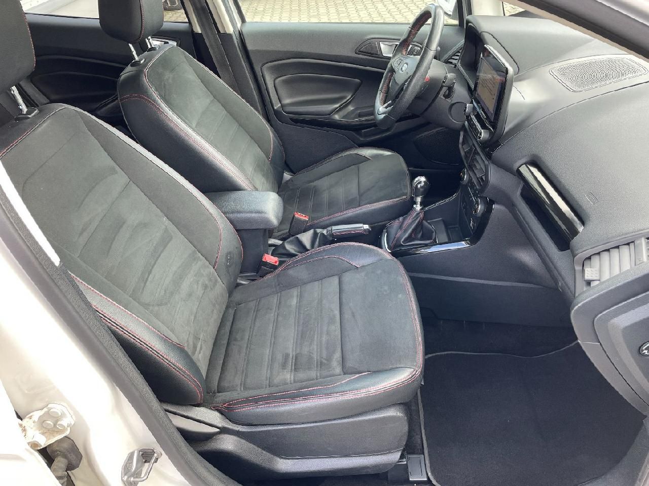 Fahrzeugabbildung Ford EcoSport ST-Line Winterpaket, Navi