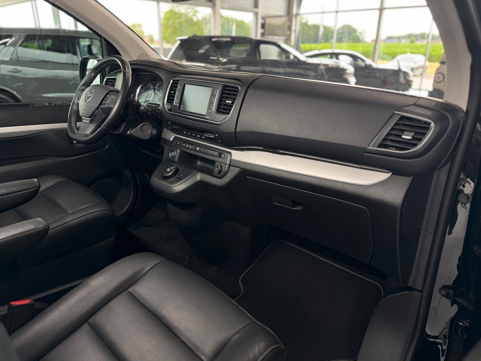 Fahrzeugabbildung Opel Vivaro 2.0 CDTI Automatik Zafira Life "AHK PANO"