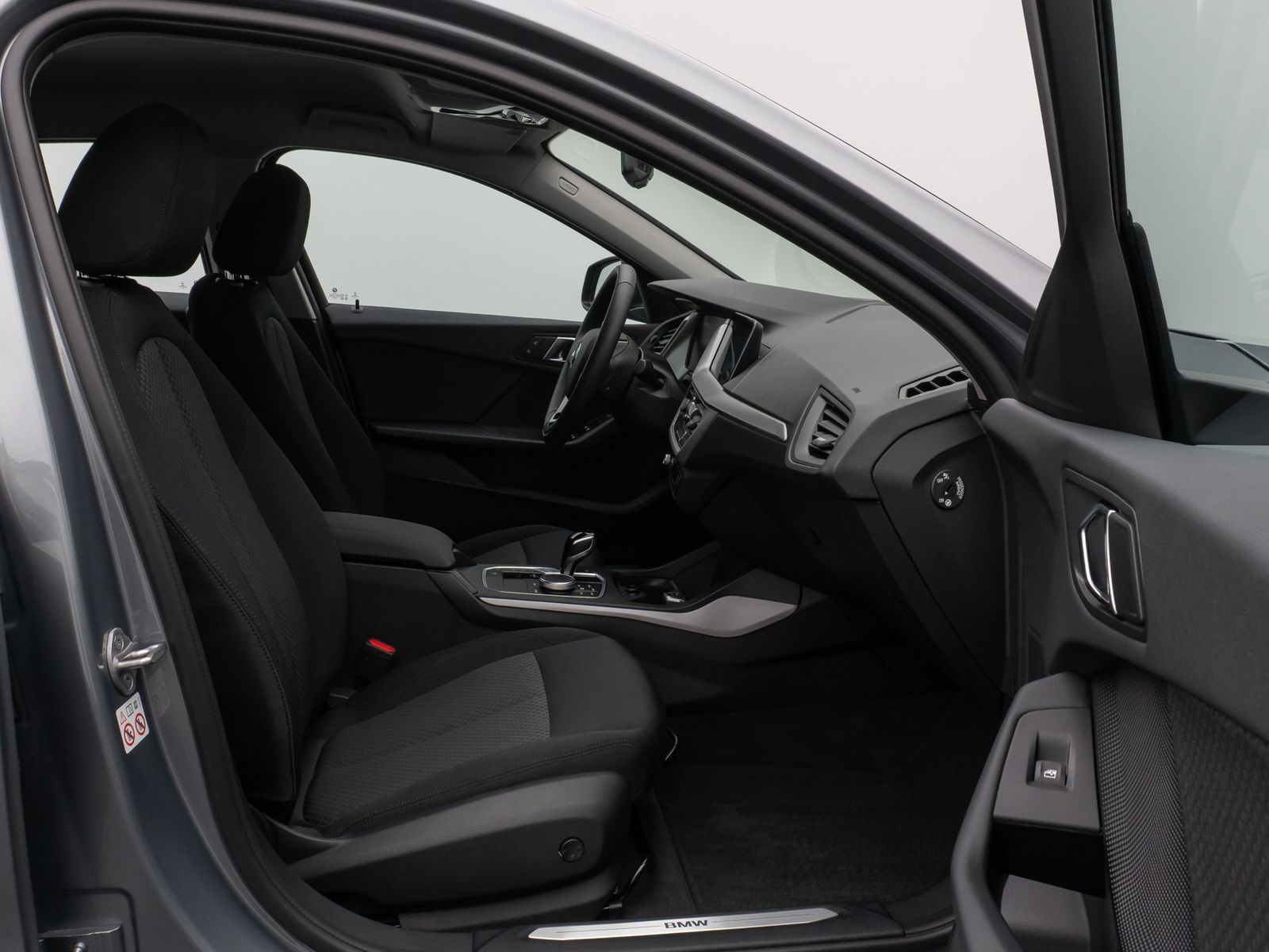 Fahrzeugabbildung BMW 118i DAB CockPitPr PDC Alarm Geschwindigkeitsreg