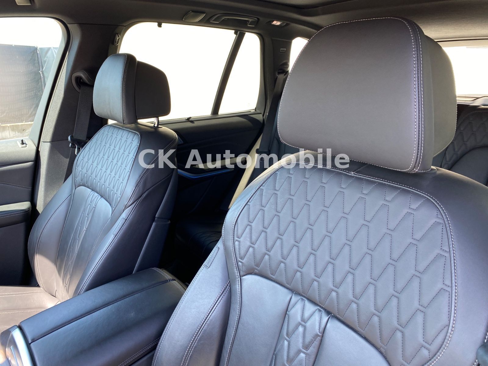 Fahrzeugabbildung BMW X5 xDrive 45e Individual/HeadUp/360°Kam/LED/AHK