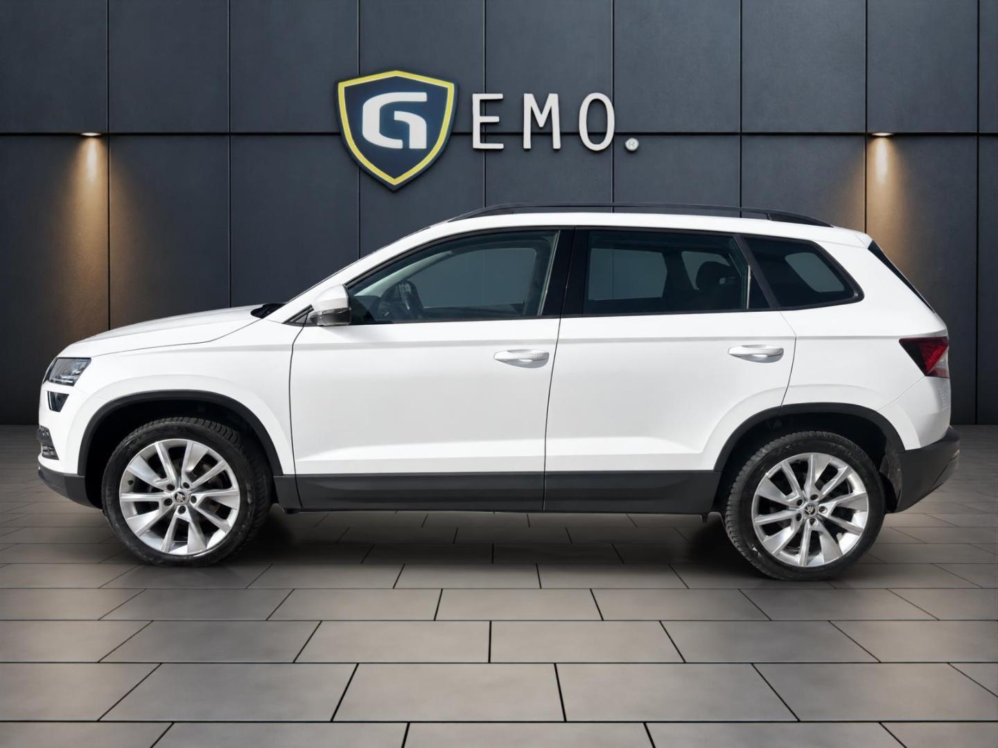 Skoda Karoq Style AHK PANO DAB NAVIGATION RKF SHZ PDC