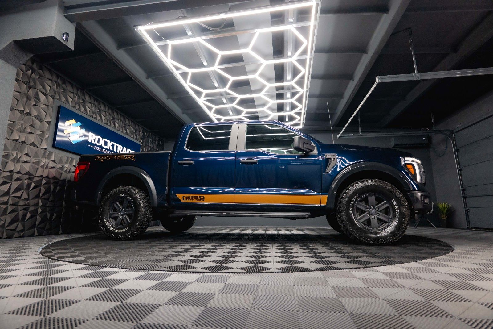 Fahrzeugabbildung Ford F150 5.0L V8 4x4 Offroad SuperCrew RAPTOR 19%