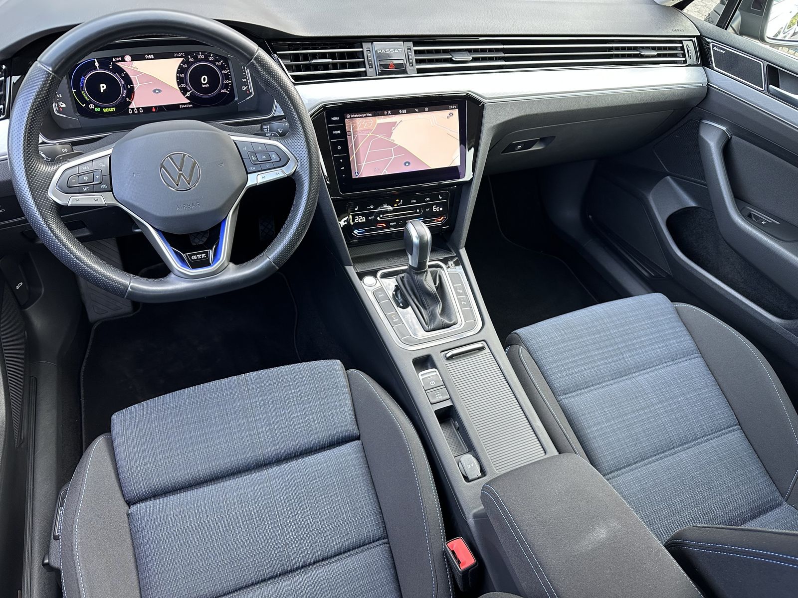 Fahrzeugabbildung Volkswagen Passat Variant 1.4 TSI DSG GTE NAV+LED+ACC+VCOCK