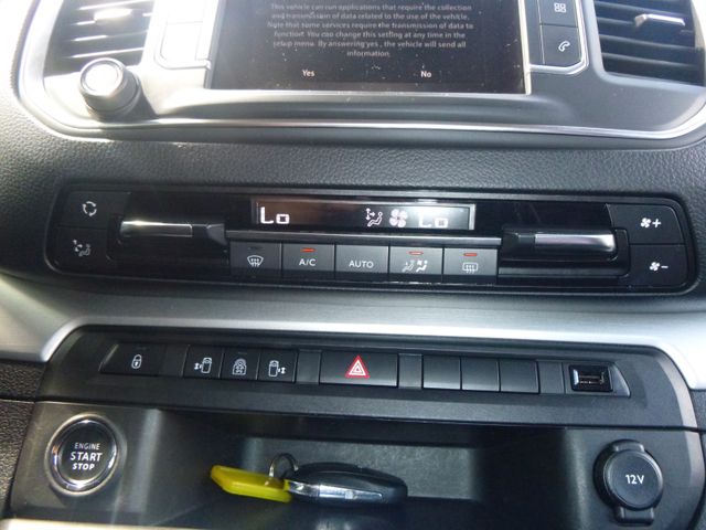 Fahrzeugabbildung Opel Zafira Life 2.0 D Tourer M>AUT/AHK/Tisch/