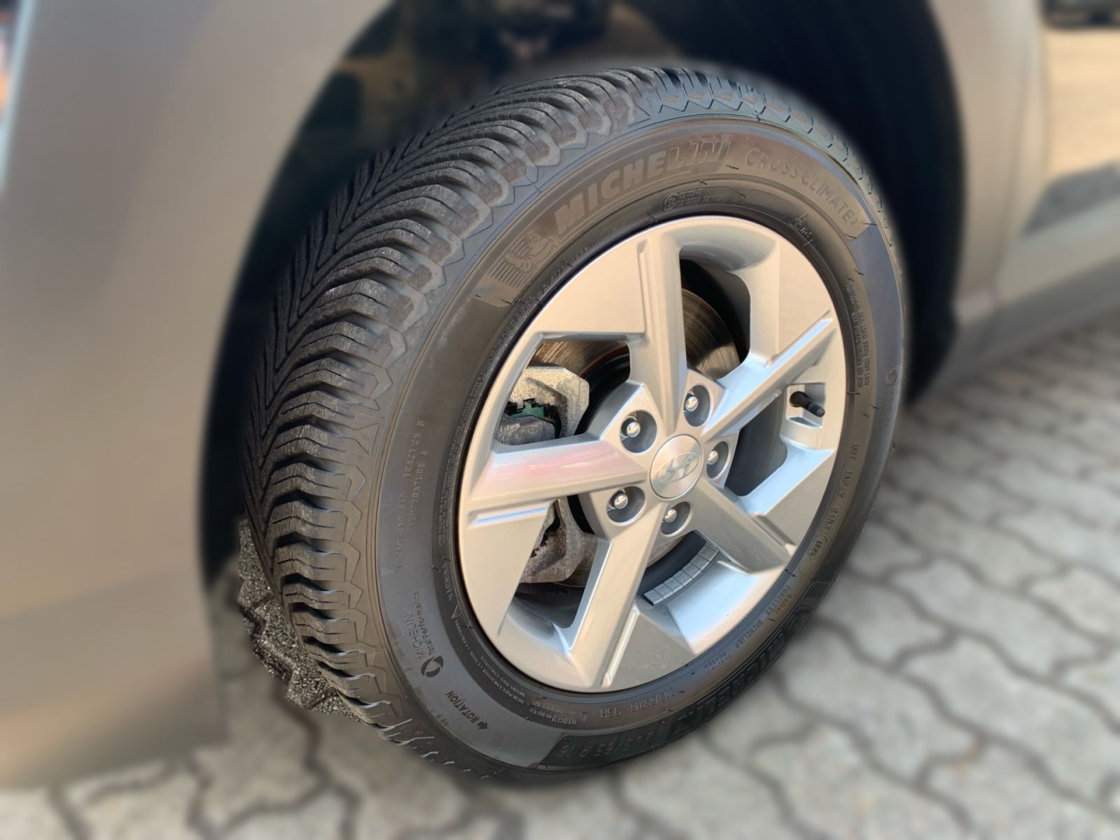 Fahrzeugabbildung Hyundai KONA 1.6 GDI Select Hybrid Sitzheizung Kamera