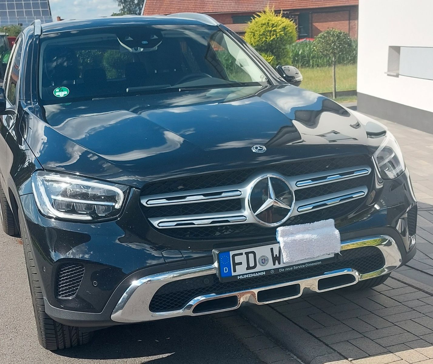MERCEDES-BENZ GLC 220 d 4M AHK LED Kamera AMG Felgen 19 Zoll 