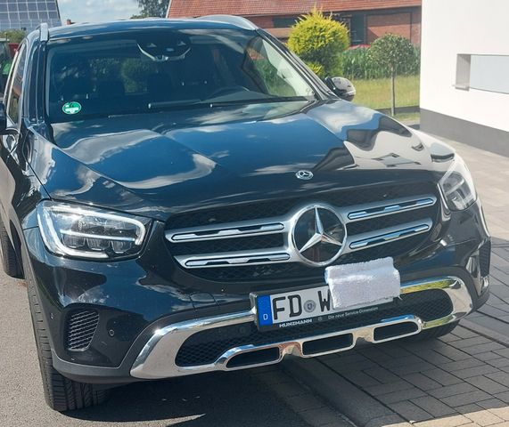 MERCEDES-BENZ GLC 220 d 4M AHK LED Kamera AMG Felgen 19 Zoll 