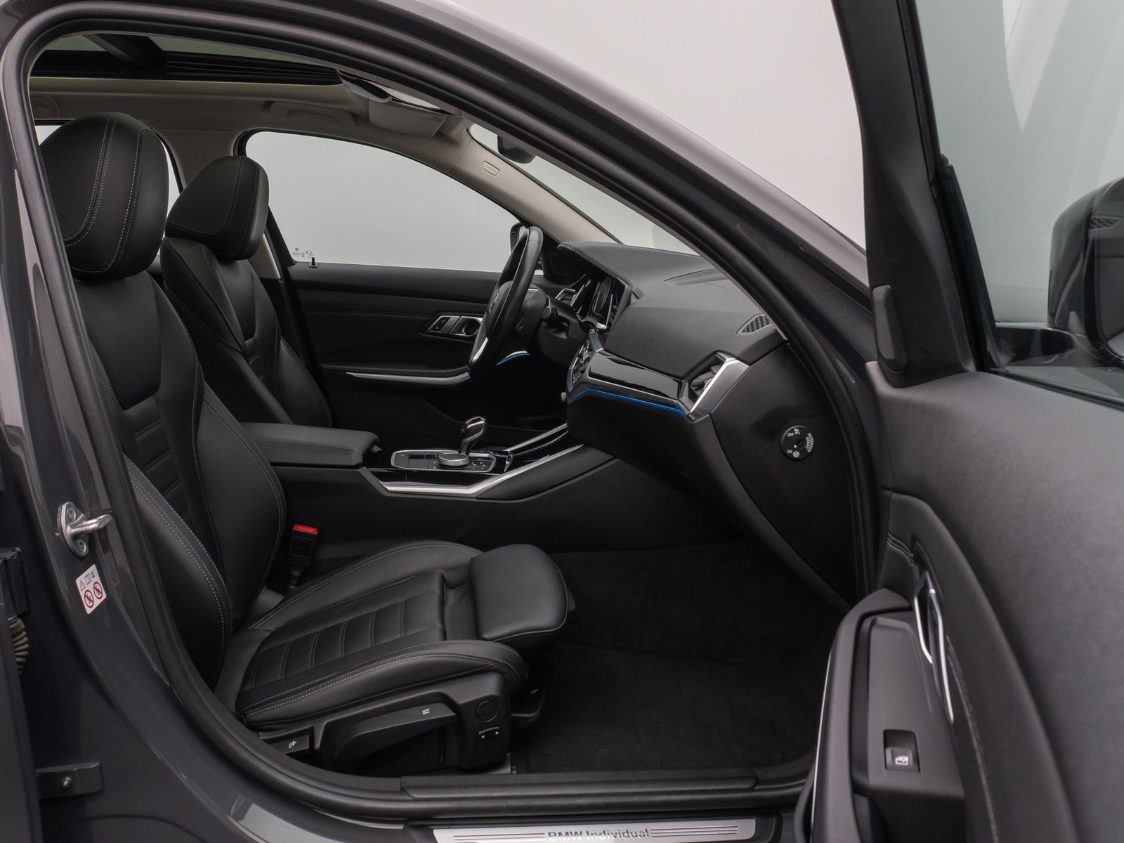 Fahrzeugabbildung BMW 330e Luxury Line Kamera Pano HUD HiFi Individual