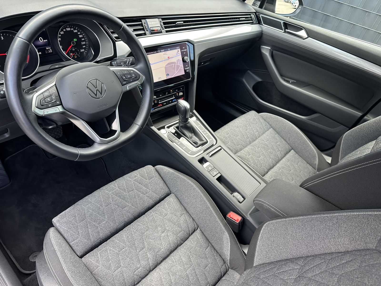 Fahrzeugabbildung Volkswagen Passat Variant 2.0 TDI DSG Business NAV+LED+ACC