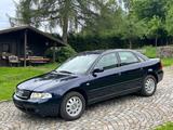 Audi A4 2.4 V6 Quattro,1Hand,5Gang,Leder,Xenon,71tkm! - Audi A4 mit Benzin-Antrieb: Limousine, 1.6