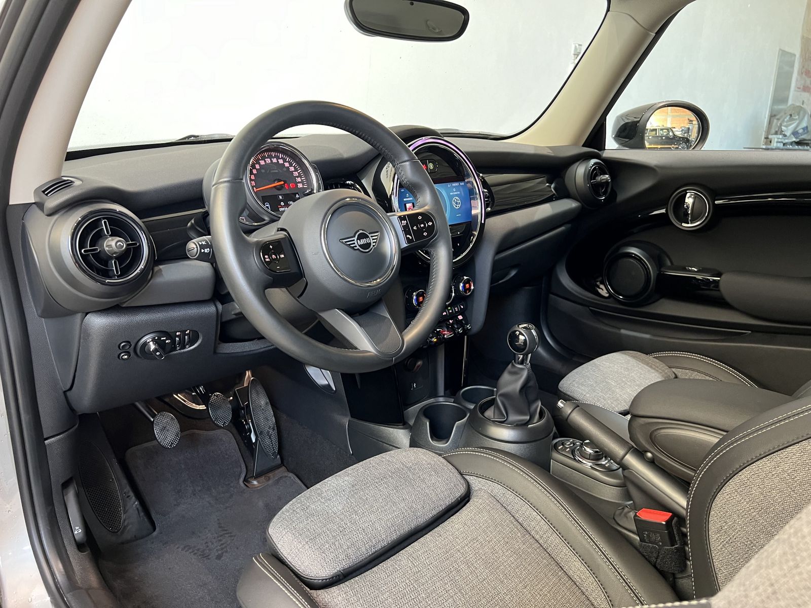 Fahrzeugabbildung MINI Cooper 3-Türer 17 Zoll Apple Carplay