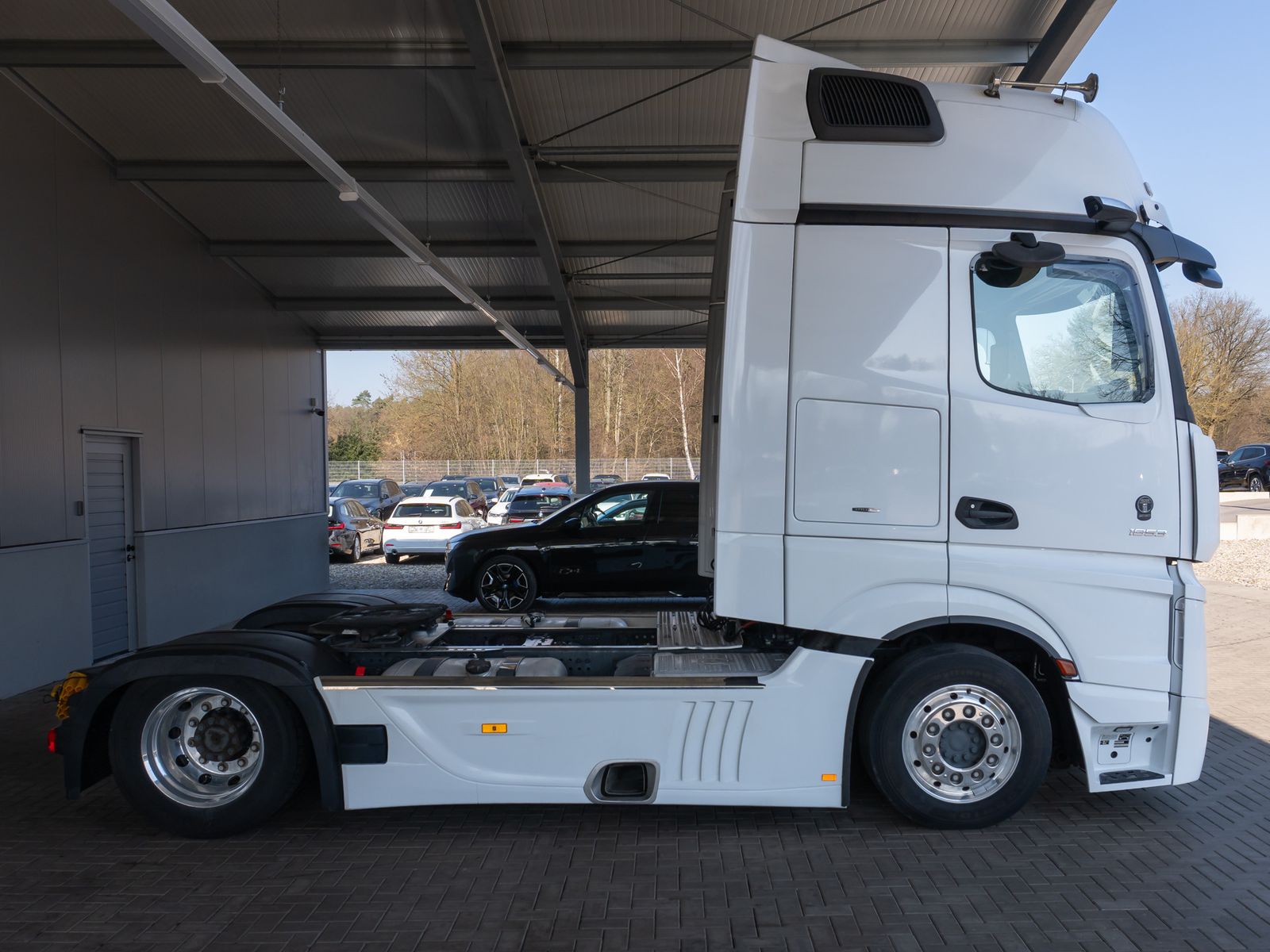 Fahrzeugabbildung Mercedes-Benz Actros 1853 LSnR LowLiner Style-Line NeuReifen
