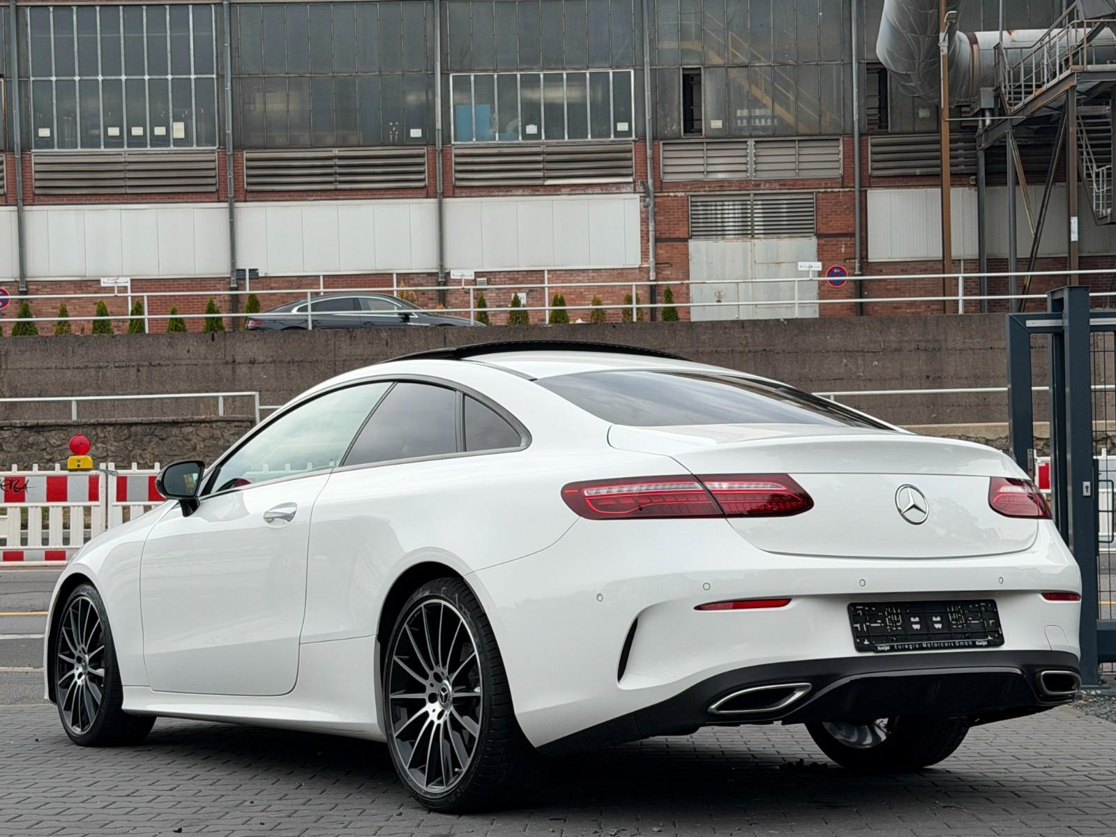 Mercedes-Benz E 220 d Coupe LED - Burmester - AMG Line ///
