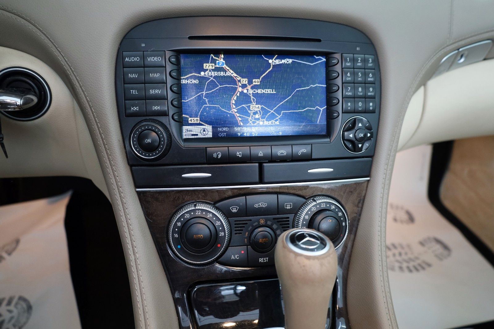 Fahrzeugabbildung Mercedes-Benz SL 350 Leder,Navi,Xenon,SH+Belüftung,PDC