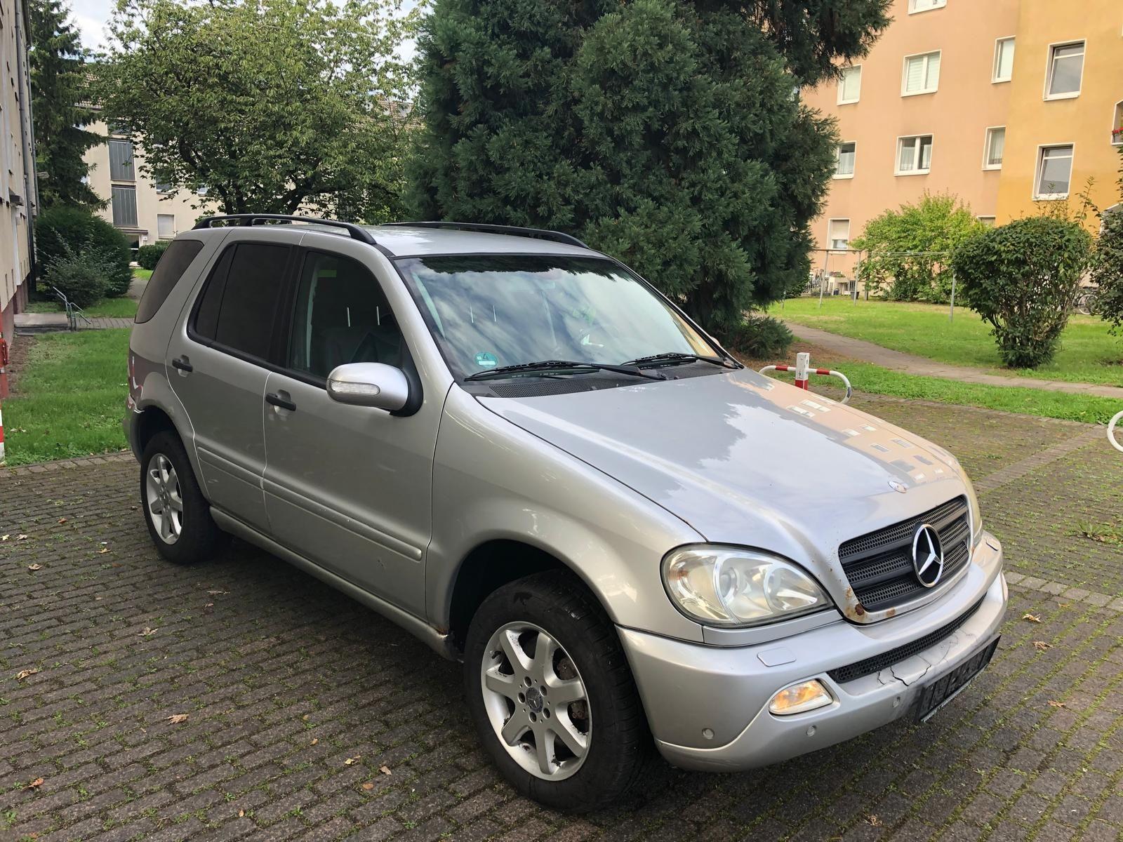 Mercedes-Benz ML270 2004 — вигляд ззаду