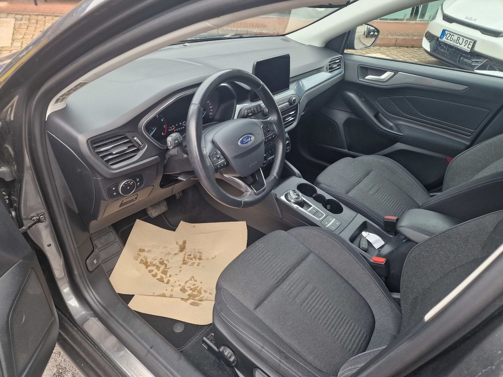 Fahrzeugabbildung Ford Focus Turnier Active, Winter+Komfort+Designpaket