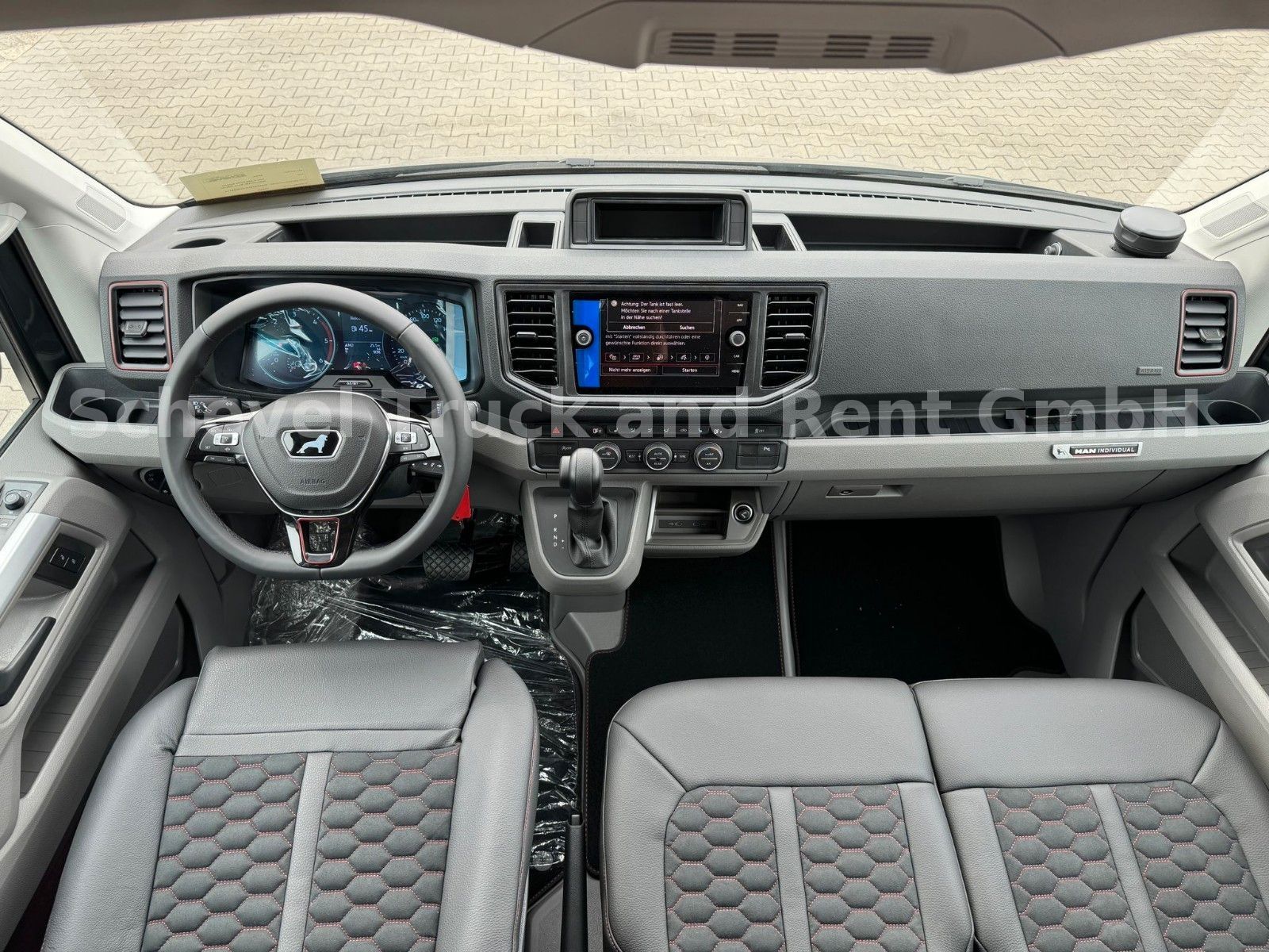 Fahrzeugabbildung MAN TGE 3.180 4x2F DOKA IndividualS AHK Leder