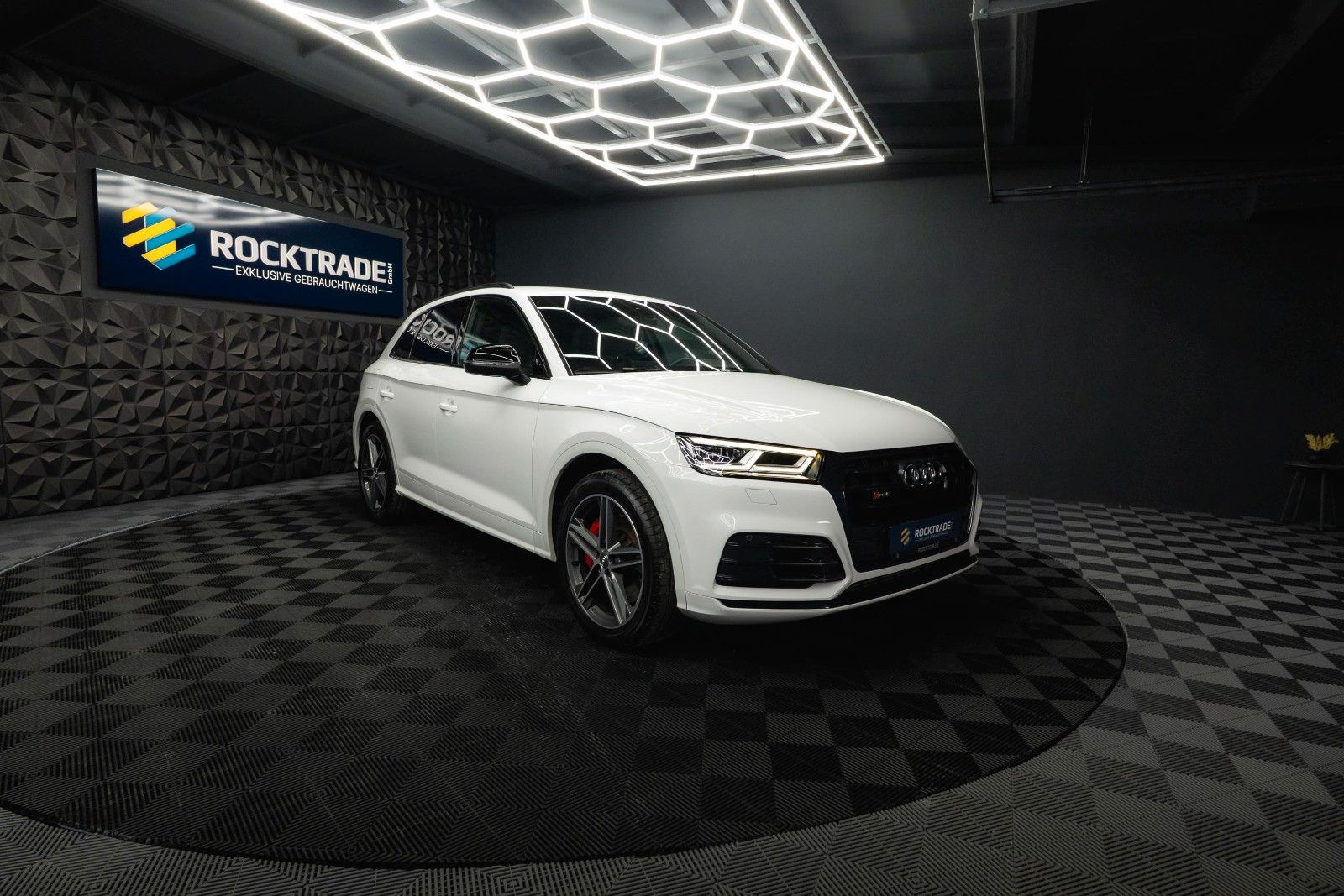Fahrzeugabbildung Audi SQ5 3.0 TDI quattro Optik-Paket Schwarz *LED*19%