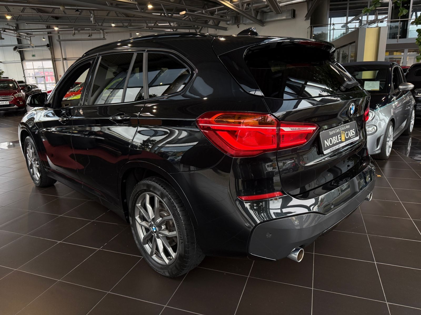 Fahrzeugabbildung BMW X1 xDrive 20 i M Sport PANO AHK HUD LED