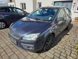 Ford Focus 1.6 Ghia  - Ford Focus aus 2006: Ghia