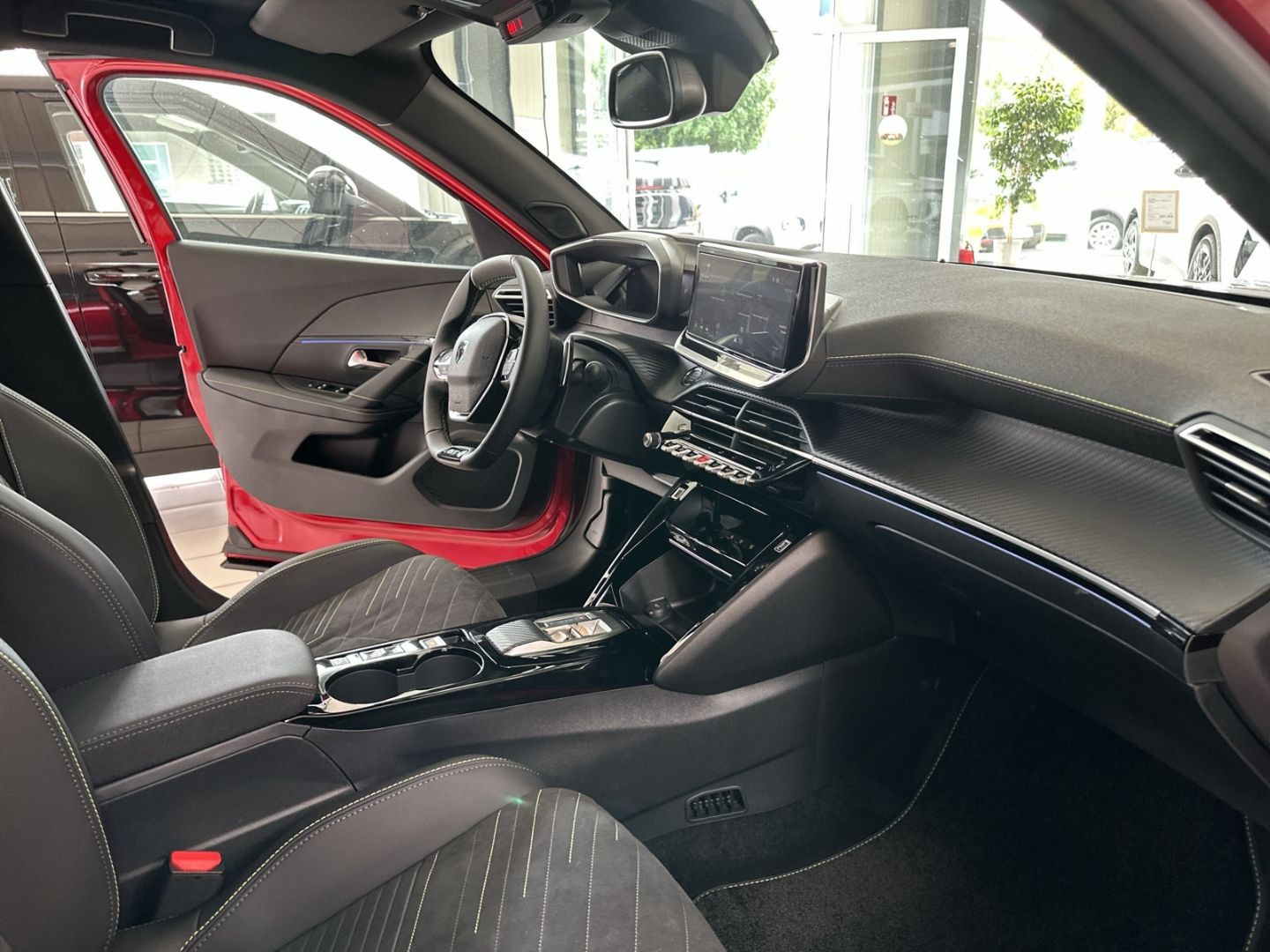 Fahrzeugabbildung Peugeot 2008 GT HYBRID 145 e-DSC6 El. Panodach Navi ACC