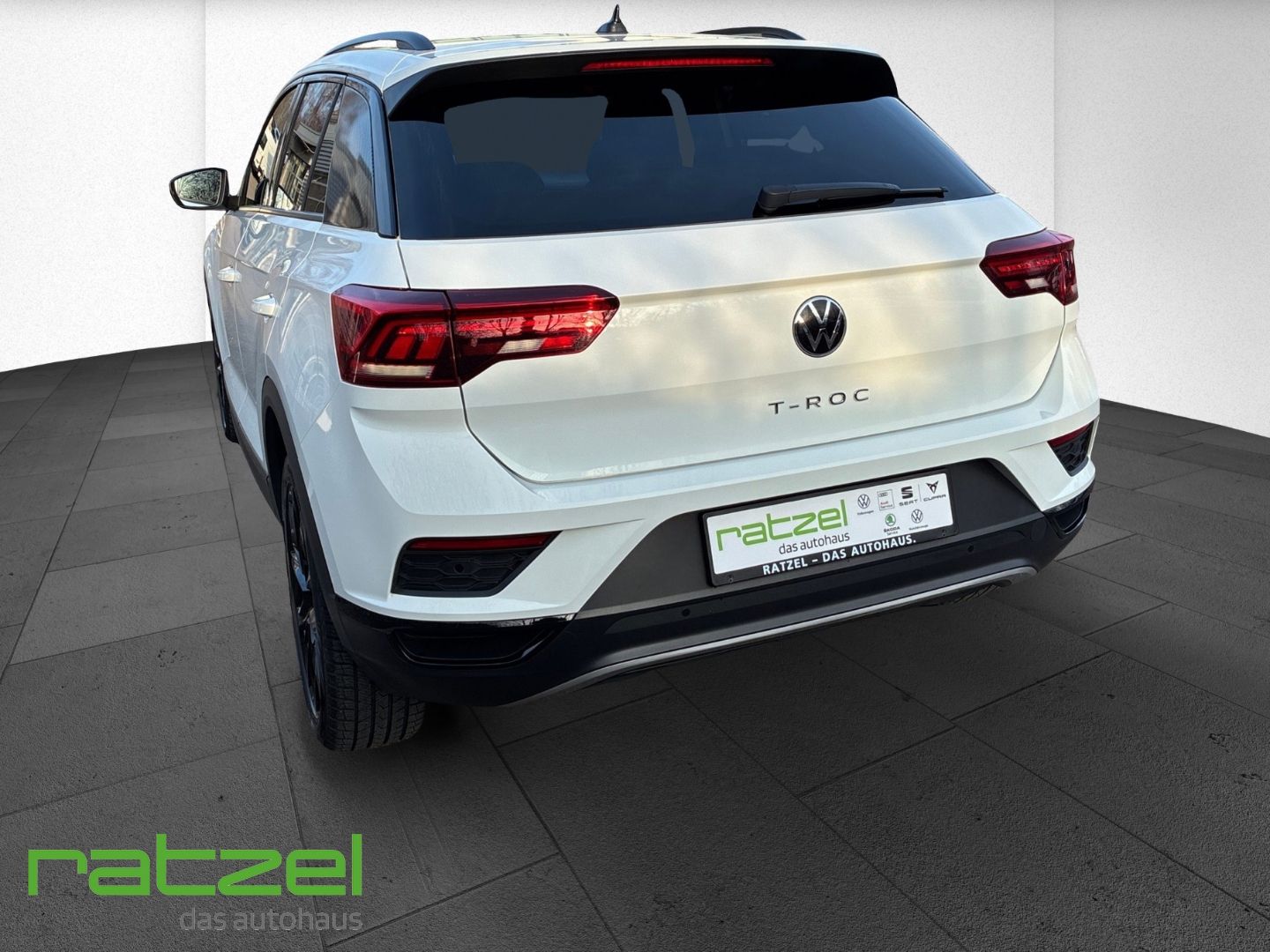 Fahrzeugabbildung Volkswagen T-Roc Sport 1.5 TSI DSG AHK+El. Panodach+Navi