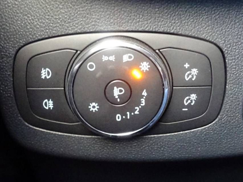 Fahrzeugabbildung Ford Puma 1.0 EcoBoost Mild Hybrid Titanium