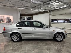 Fahrzeugabbildung BMW 318i Lim. / Automatik Klimaautomatik PDC