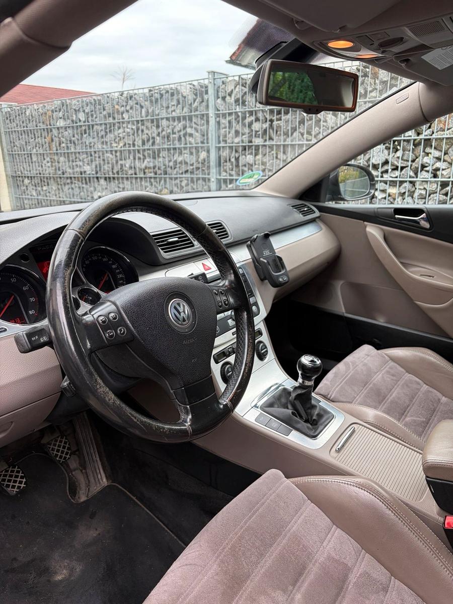 Volkswagen Passat 2006 — вигляд ззаду
