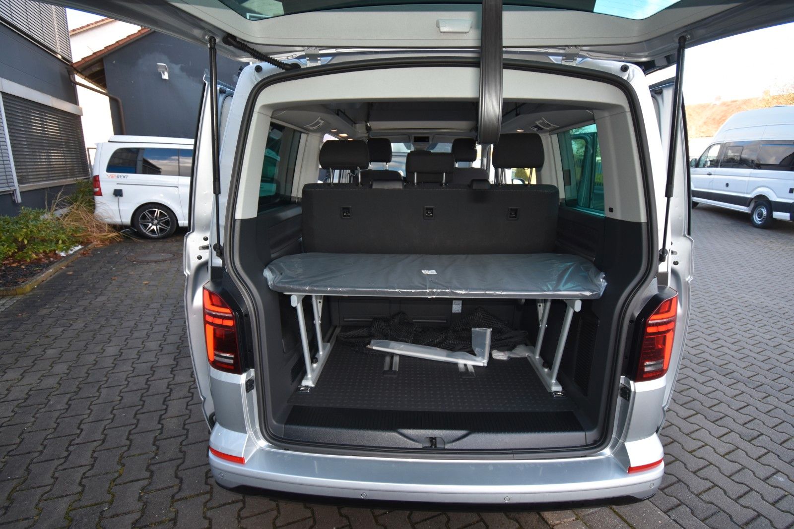 Fahrzeugabbildung Volkswagen T6.1 California Beach Tour Edition Sport-Paket